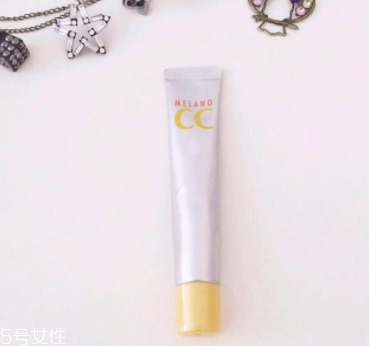 樂敦CC能涂在痘痘上嗎？痘痘與痘印均能改善
