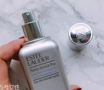 雅詩蘭黛線雕精華和小棕瓶哪個好？一起使用效果佳
