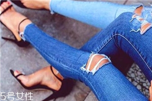 牛仔褲能配高跟鞋嗎？精致女生的穿搭法則