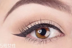 眼線眼尾怎么畫好看？用透明膠畫出優(yōu)美弧度
