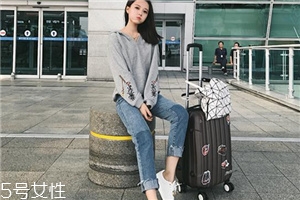 拼色牛仔褲什么樣的好看？這三款最時髦