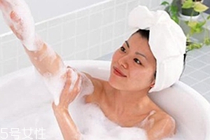 后背長(zhǎng)痘痘怎么治？這四招讓你擺脫戰(zhàn)痘路