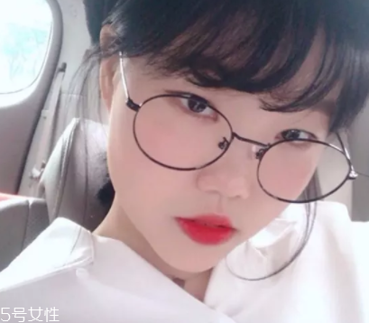 戴眼鏡好看還是不戴眼鏡好看？寬眼距戴眼鏡很精致