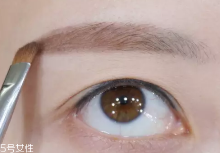 眉毛短怎么變長？畫眉大法拯救短眉星人