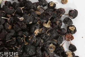 黑枸杞會(huì)泡成白色嗎？有這個(gè)可能
