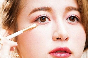 臥蠶筆怎么畫臥蠶？三步讓你擁有少女般的眼眸