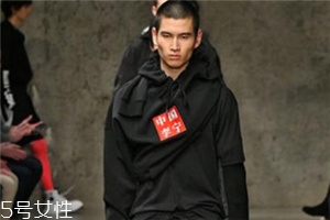 李寧走秀款虎鶴雙形限量衛(wèi)衣多少錢_在哪買？