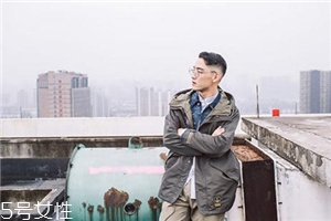 男生怎么穿顯得成熟？輕松塑造穩(wěn)重形象