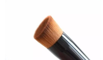 化妝刷買什么材質(zhì)的好？眼影刷用動(dòng)物毛更好