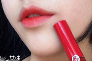 阿瑪尼405和雅詩(shī)蘭黛333哪個(gè)好？333誰(shuí)涂誰(shuí)好看