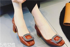 腿粗腿短穿什么鞋子好看？視覺(jué)上拉長(zhǎng)腿部比例