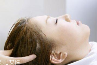 頭發(fā)干燥用什么護(hù)發(fā)素？滋潤(rùn)保濕型