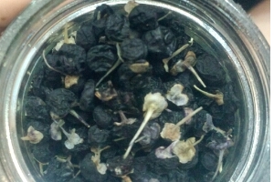 黑枸杞能和菊花一起泡嗎？這個搭配沒毛病