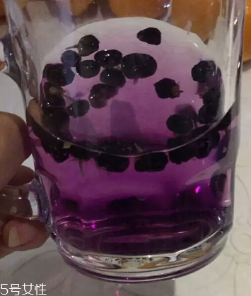 黑枸杞為什么是藍色？花青素的原因
