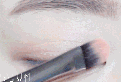 夏天化妝怎么樣不脫妝？8個(gè)小技巧讓你做清爽女神