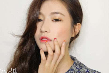 夏天化妝怎么樣不脫妝？8個(gè)小技巧讓你做清爽女神