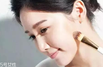 夏天化妝怎么樣不脫妝？8個(gè)小技巧讓你做清爽女神