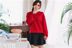 春天穿什么樣的衛(wèi)衣好看？春日百變衛(wèi)衣穿搭