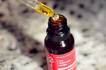 玫瑰果油怎么涂效果最好？搓熱再用加速吸收
