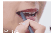 裸色衣服配什么顏色口紅？橙色口紅顯氣色