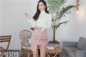 粉色短裙配什么鞋子？少女感爆棚穿搭