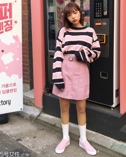粉色短裙配什么鞋子？少女感爆棚穿搭