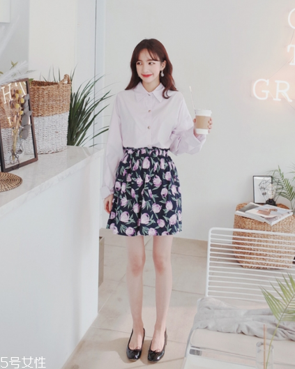 碎花短裙怎么搭配？與春天來一場甜美約會