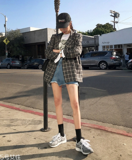 牛仔短裙搭配什么鞋？瞬間變身萌萌少女
