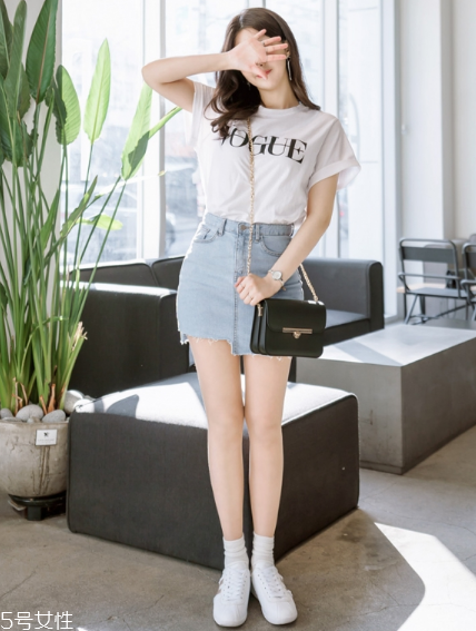 牛仔短裙搭配什么鞋？瞬間變身萌萌少女