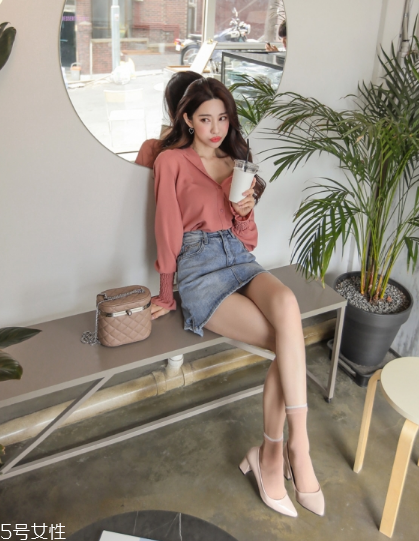 牛仔短裙搭配什么鞋？瞬間變身萌萌少女
