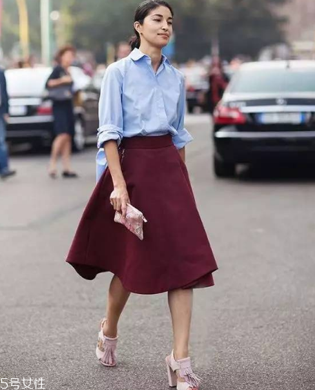 春天穿什么顏色衣服顯白？不要總是黑白灰