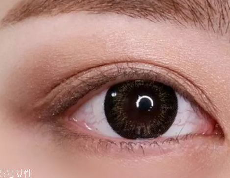 大地色眼影配什么顏色口紅？豆沙色超有氣質(zhì)