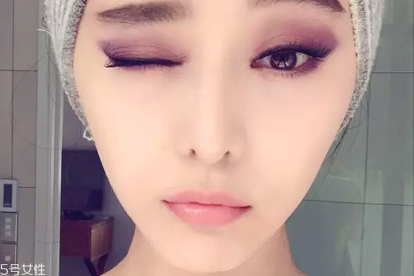 紫色眼影配什么口紅？配少女粉堪稱完美