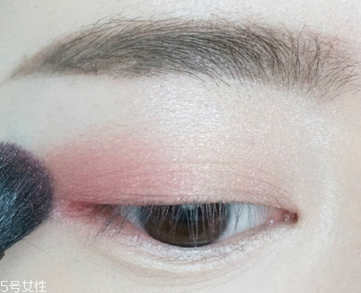 桃花妝用什么眼影好？3重色彩打造迷人眼妝