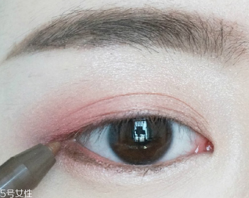 桃花妝用什么眼影好？3重色彩打造迷人眼妝