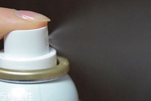 保濕噴霧可以噴頭發(fā)嗎？解決頭發(fā)干枯問題
