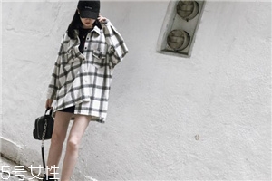 襯衫里面要穿衣服嗎？要看襯衫的面料顏色