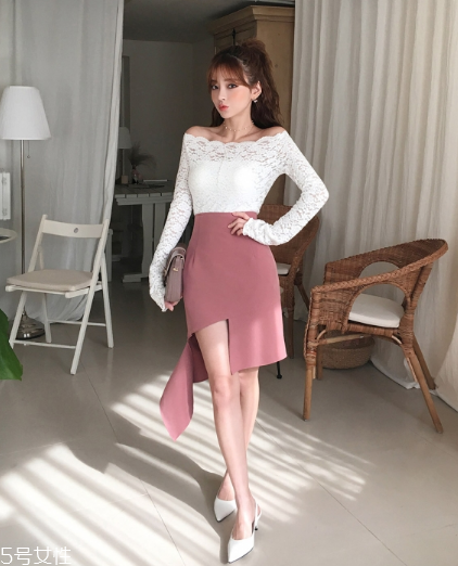 白色蕾絲上衣怎么搭配？女人味盡顯