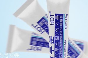 阿達帕林凝膠含激素嗎？
