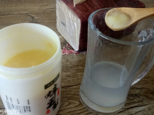 蜂王漿是蜂蜜嗎？并不是一種