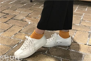 帆布鞋的白邊怎么刷才能白？白邊發(fā)黃這樣洗