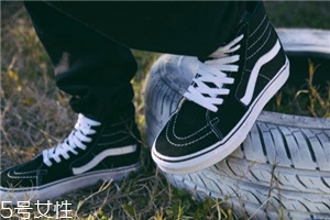 帆布鞋鞋幫發(fā)黃怎么辦？帆布鞋鞋幫要仔細(xì)清洗