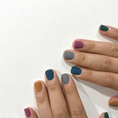 涂一次指甲油多久卸掉？最好是半個(gè)月卸掉
