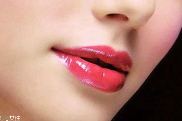 春天適合什么唇妝？4款簡(jiǎn)單易上手的撩動(dòng)唇色