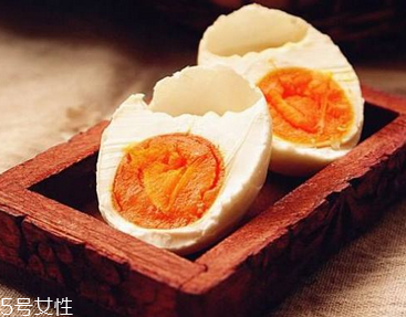 咸鴨蛋是腌制食品嗎？做法是腌制