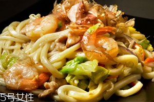 袋裝烏冬面怎么做好吃？地道日式烏冬面做法