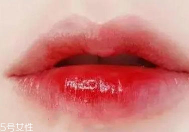 春天適合什么唇妝？4款簡(jiǎn)單易上手的撩動(dòng)唇色