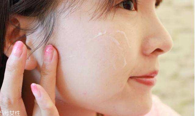 夏天油皮不能敷哪種面膜？這三種面膜越敷越油