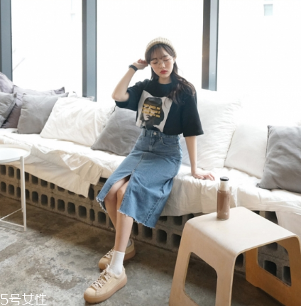 牛仔裙配什么上衣？最經(jīng)典的時尚穿搭