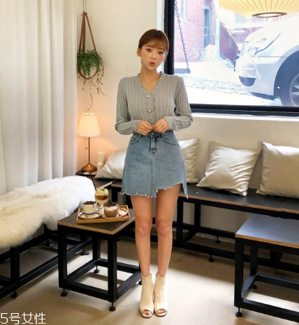 牛仔裙配什么上衣？最經(jīng)典的時尚穿搭